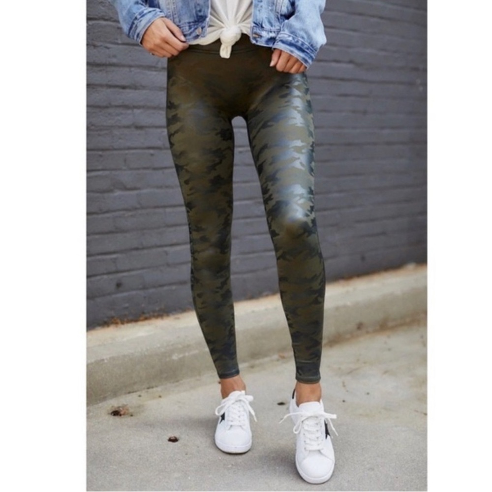 SPANX Faux Leather Camo Leggings Matte Green Size S